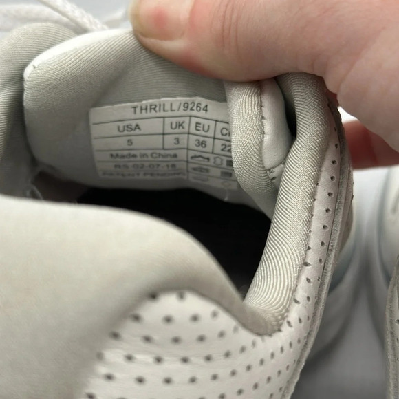 like new white Vionic Thrills tennis shoes size 5 - Picture 5 of 6